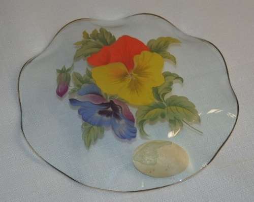 TWO ELEGANT VINTAGE 'CHANCE OF ENGLAND' HAND PAINTED GLASS GEM PLATES WITH CONVOLUTED EDGES