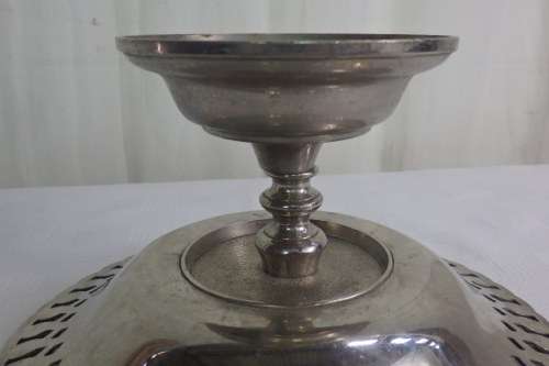 A BEAUTIFUL VINTAGE ORNATE "REPOUSSE" DETAILED STEMMED FRUIT BOWL IN WONDERFUL CONDITION