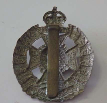 A SUPERB RARE BRITISH WWI RIFLE BRIGADE "PRINCE CONSORT'S OWN" CAP BADGE