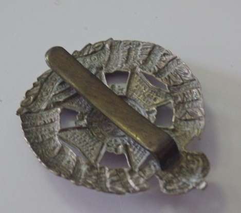 A SUPERB RARE BRITISH WWI RIFLE BRIGADE "PRINCE CONSORT'S OWN" CAP BADGE