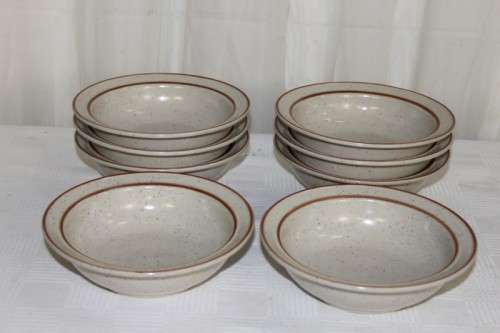 8x STUNNING SOUTH AFRICAN MADE CONTINENTAL STONEWARE DESSERT/ SOUP BOWLS IN GREAT CONDITION
