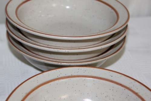8x STUNNING SOUTH AFRICAN MADE CONTINENTAL STONEWARE DESSERT/ SOUP BOWLS IN GREAT CONDITION