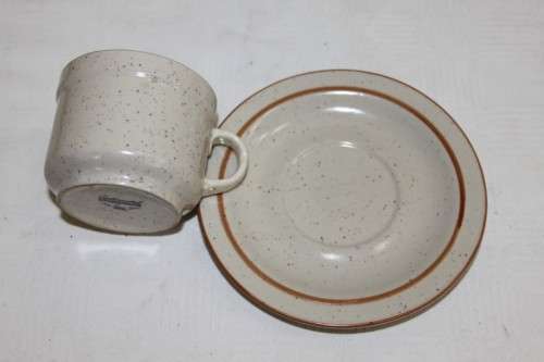 5x WONDERFUL SOUTH AFRICAN MADE CONTINENTAL STONEWARE CUPS AND SAUCERS IN GREAT CONDITION