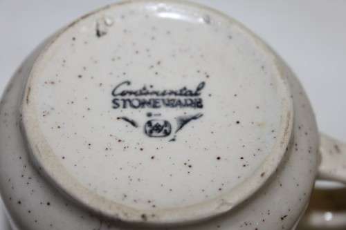 5x WONDERFUL SOUTH AFRICAN MADE CONTINENTAL STONEWARE CUPS AND SAUCERS IN GREAT CONDITION