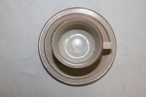 5x WONDERFUL SOUTH AFRICAN MADE CONTINENTAL STONEWARE CUPS AND SAUCERS IN GREAT CONDITION