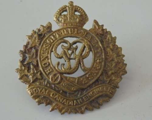 A SUPERB ROYAL BRITISH WWI "CANADIAN ENGINEERS" REGIMENT CAP BADGE WITH KINGS CROWN