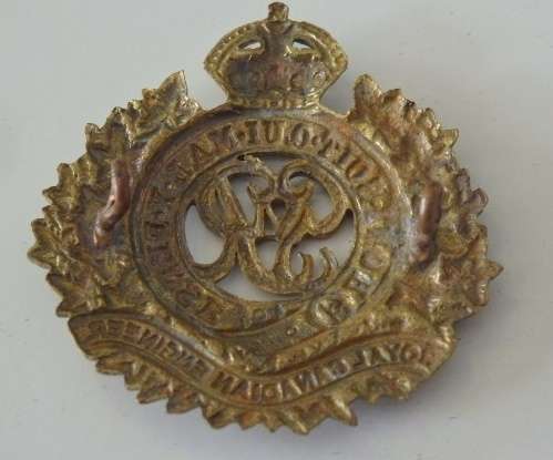 A SUPERB ROYAL BRITISH WWI "CANADIAN ENGINEERS" REGIMENT CAP BADGE WITH KINGS CROWN