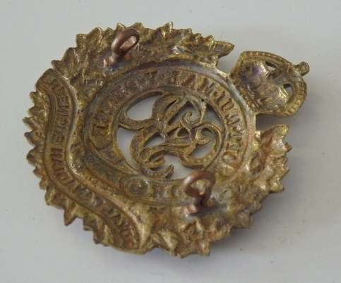 A SUPERB ROYAL BRITISH WWI "CANADIAN ENGINEERS" REGIMENT CAP BADGE WITH KINGS CROWN