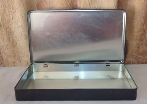 AN AWESOME COLLECTION OF 10x ASSORTED COLLECTIBLE DISPLAY TINS INCLUDING A MICKEY MOUSE TIN bid/tin