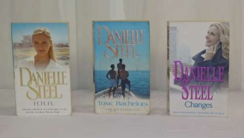 ***JOB LOT*** A WONDERFUL COLLECTION OF SIX "DANIELLE STEEL" ROMANCE NOVELS