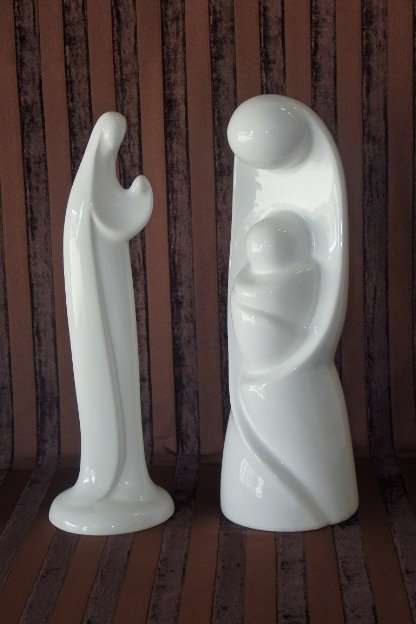 TWO STUNNING TALL WHITE "MODERN" STYLED MOTHER AND CHILD CERAMIC FIGURINES bid/figurine