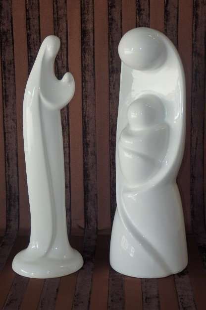 TWO STUNNING TALL WHITE "MODERN" STYLED MOTHER AND CHILD CERAMIC FIGURINES bid/figurine