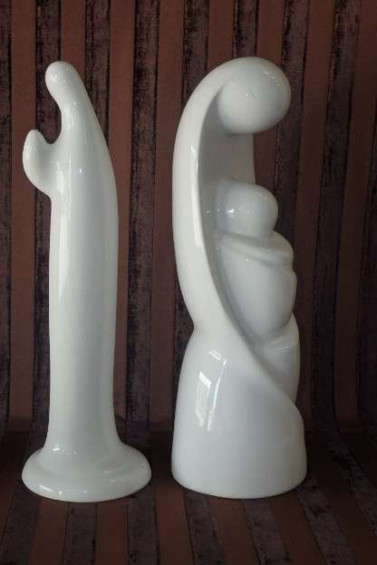 TWO STUNNING TALL WHITE "MODERN" STYLED MOTHER AND CHILD CERAMIC FIGURINES bid/figurine