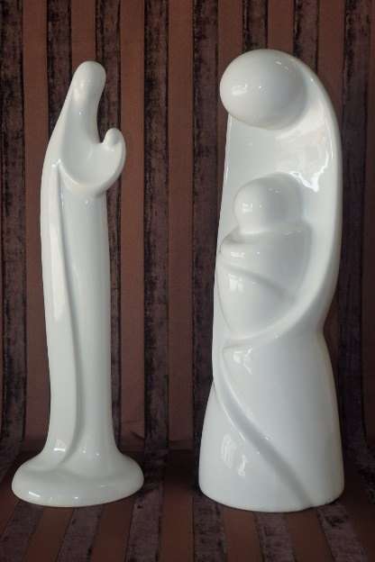 TWO STUNNING TALL WHITE "MODERN" STYLED MOTHER AND CHILD CERAMIC FIGURINES bid/figurine
