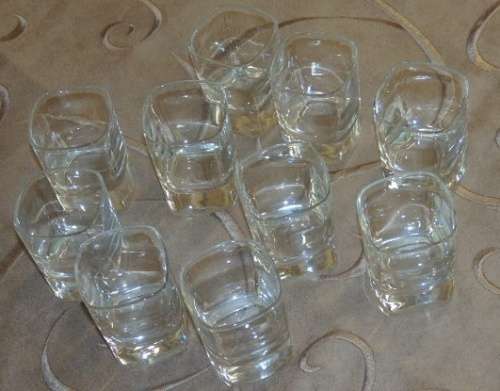 *** JOB LOT *** A FANTASTIC COLLECTION OF TWELVE ASSORTED SHOT/ LIQUEUR GLASSES IN GREAT CONDITION