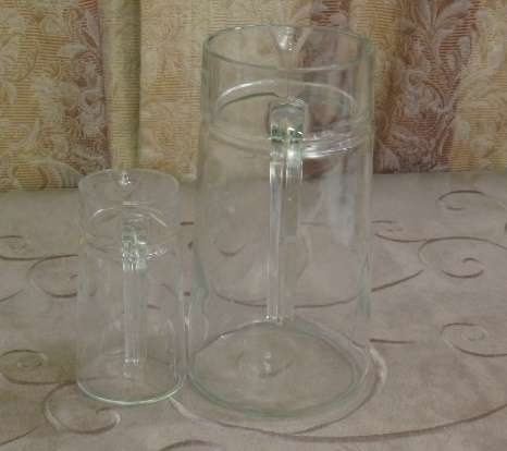 A STUNNING 1.5L CUT GLASS WATER/ JUICE JUG WITH MATCHING MILK JUG IN AWESOME CONDITION