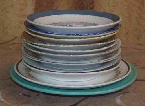 A LOVELY COLLECTION OF ELEVEN ASSORTED SAUCERS/ SMALL PLATES IN GOOD CONDITION - PERFECT FOR MOSAIC