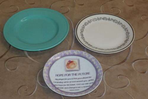 A LOVELY COLLECTION OF ELEVEN ASSORTED SAUCERS/ SMALL PLATES IN GOOD CONDITION - PERFECT FOR MOSAIC
