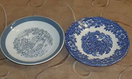 A LOVELY COLLECTION OF ELEVEN ASSORTED SAUCERS/ SMALL PLATES IN GOOD CONDITION - PERFECT FOR MOSAIC