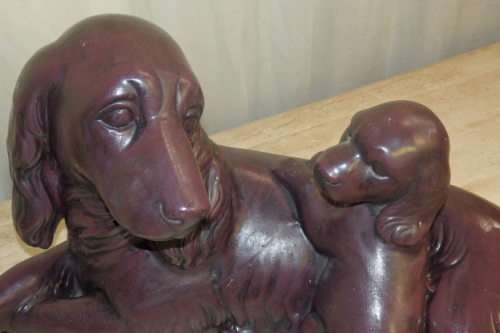 A STUNNING LARGE HAND PAINTED "SPANIEL DOG AND PUP" FIGURINE IN EXCELLENT CONDITION