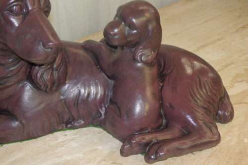 A STUNNING LARGE HAND PAINTED "SPANIEL DOG AND PUP" FIGURINE IN EXCELLENT CONDITION