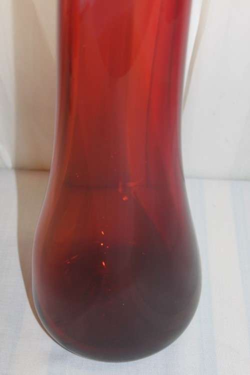 AN INCREDIBLE TALL SIGNED HAND-BLOWN GLASS "CONTEMPORARY ART GLASS" VASE
