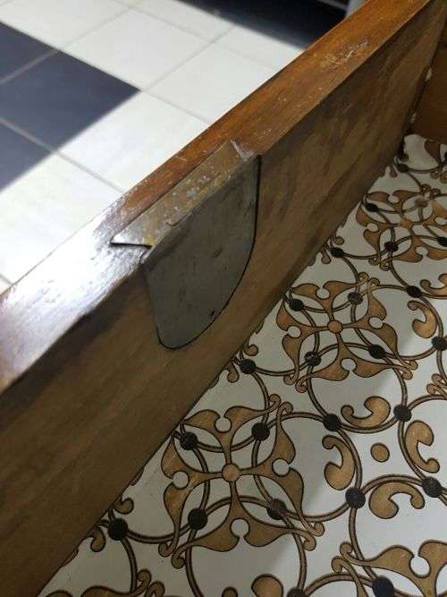 AN INCREDIBLE CARVED EDWARDIAN MAHOGANY 5-DRAWER CHEST OF DRAWERS WITH WALNUT PANELLING