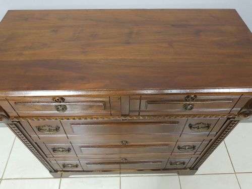 AN INCREDIBLE CARVED EDWARDIAN MAHOGANY 5-DRAWER CHEST OF DRAWERS WITH WALNUT PANELLING