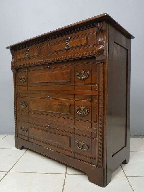 AN INCREDIBLE CARVED EDWARDIAN MAHOGANY 5-DRAWER CHEST OF DRAWERS WITH WALNUT PANELLING