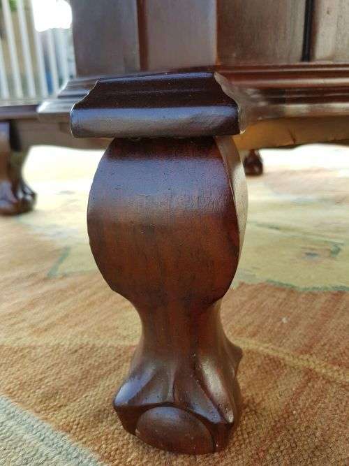 AN EXQUISITE LARGE ANTIQUE SOLID IMBUIA "OCTAGONAL" 8-SEATER (PEDESTAL) BALL AND CLAW DINING TABLE