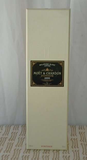Four awesome "Moet & Chandon" Champagne (1999 Vintage) display boxes in excellent condition RS17
