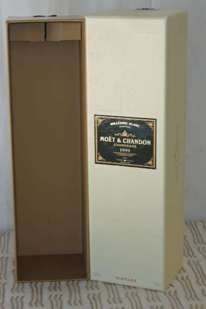 Four awesome "Moet & Chandon" Champagne (1999 Vintage) display boxes in excellent condition RS17