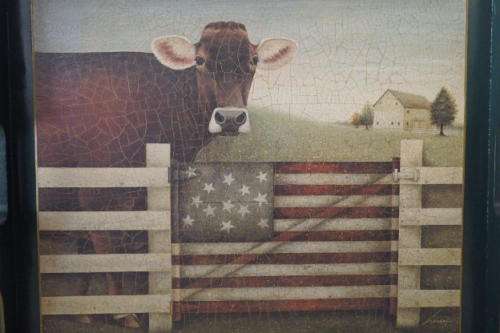 A GORGEOUS WOODEN COUNTRY STYLE DECORATIVE SERVING TRAY w/ A FARM YARD SCENE IN GREAT CONDITION