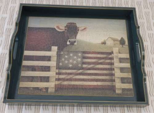 A GORGEOUS WOODEN COUNTRY STYLE DECORATIVE SERVING TRAY w/ A FARM YARD SCENE IN GREAT CONDITION