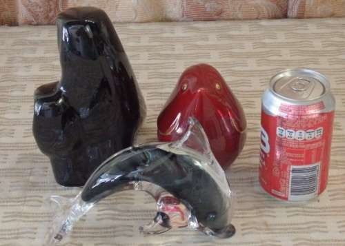 A FANTASTIC ***JOB LOT*** OF THREE ORNAMENTAL FIGURINES INCLUDING A HAND BLOWN GLASS DOLPHIN