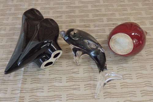 A FANTASTIC ***JOB LOT*** OF THREE ORNAMENTAL FIGURINES INCLUDING A HAND BLOWN GLASS DOLPHIN