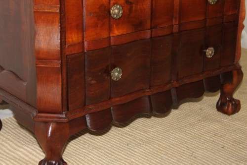 A STUNNING ANTIQUE 4-DRAWER SOLID IMBUIA BALL AND CLAW CHEST OF DRAWERS IN AWESOME CONDITION
