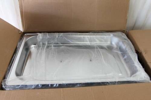 A SUPERB BRAND NEW 18/8 STAINLESS STEEL 10 LITRE TWO-BURNER LIDDED CHAFING DISH IN ITS ORIGINAL BOX