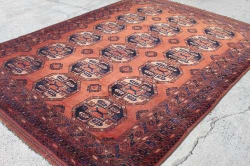 A SUPERB VINTAGE PERSIAN "AFGHAN" CARPET (3.4m x 2.4m) WITH A TRADITIONAL BOKHARA PATTERN & COLOURS