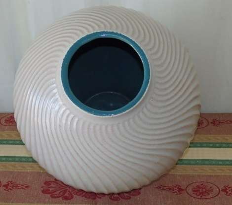 A BEAUTIFUL AUSTRIAN MADE TERRACOTTA VASE WITH STUNNING CONTOUR DETAILING IN STUNNING CONDITION