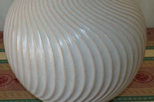 A BEAUTIFUL AUSTRIAN MADE TERRACOTTA VASE WITH STUNNING CONTOUR DETAILING IN STUNNING CONDITION