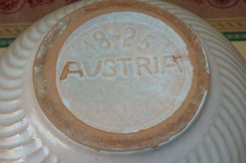 A BEAUTIFUL AUSTRIAN MADE TERRACOTTA VASE WITH STUNNING CONTOUR DETAILING IN STUNNING CONDITION