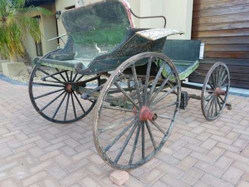 A SPECTACULAR ANTIQUE HORSE-DRAWN CARRIAGE BUGGY - PERFECT FOR RESTORATION FOR WEDDINGS OR RIDES