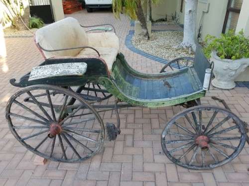 A SPECTACULAR ANTIQUE HORSE-DRAWN CARRIAGE BUGGY - PERFECT FOR RESTORATION FOR WEDDINGS OR RIDES