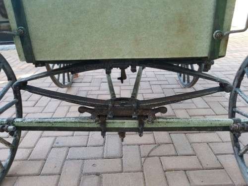 A SPECTACULAR ANTIQUE HORSE-DRAWN CARRIAGE BUGGY - PERFECT FOR RESTORATION FOR WEDDINGS OR RIDES