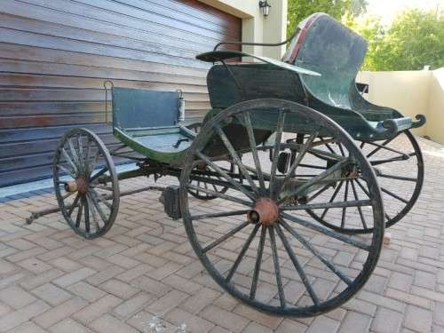 A SPECTACULAR ANTIQUE HORSE-DRAWN CARRIAGE BUGGY - PERFECT FOR RESTORATION FOR WEDDINGS OR RIDES