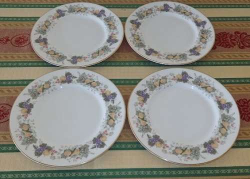 A STUNNINGSET OF 4x "ROYAL DOULTON" PORCELAIN ENTREE PLATES IN THE BEAUTIFUL "RAVENNA" PATTERN