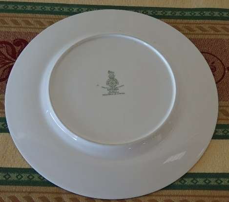 A STUNNINGSET OF 4x "ROYAL DOULTON" PORCELAIN ENTREE PLATES IN THE BEAUTIFUL "RAVENNA" PATTERN