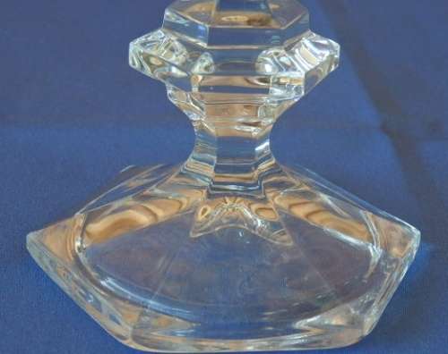 A PAIR OF BEAUTIFUL AND ELEGANT LEAD CRYSTAL CANDLESTICK HOLDERS IN PRISTINE CONDITION