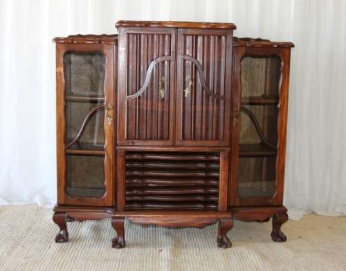 AN EXQUISITE VINTAGE SOLID IMBUIA BALL & CLAW RADIOGRAM CABINET - IDEAL COMPACT BAR CABINET